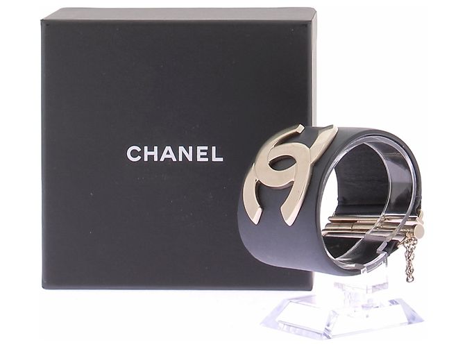 Bracciale rigido Chanel CC logo resina blu notte Blu navy - vista 4