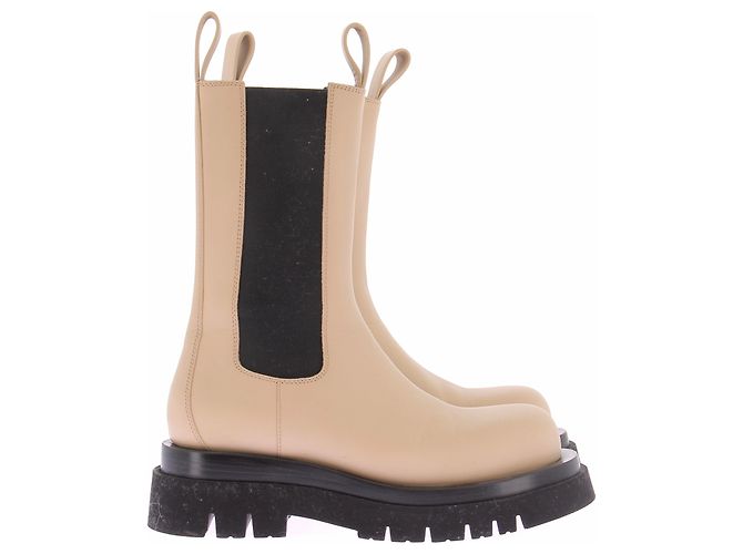Bottega Veneta Botas "Lug" em couro bege - vista 2