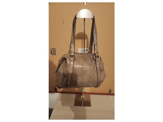 Borsa Coach in vernice beige con monogramma traforato - vista 2