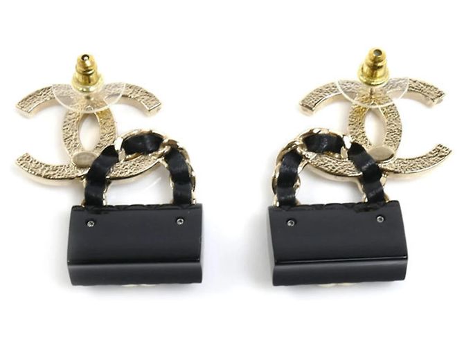 Orecchini Chanel in pelle nera e borchie placcati in oro Nero - vista 2
