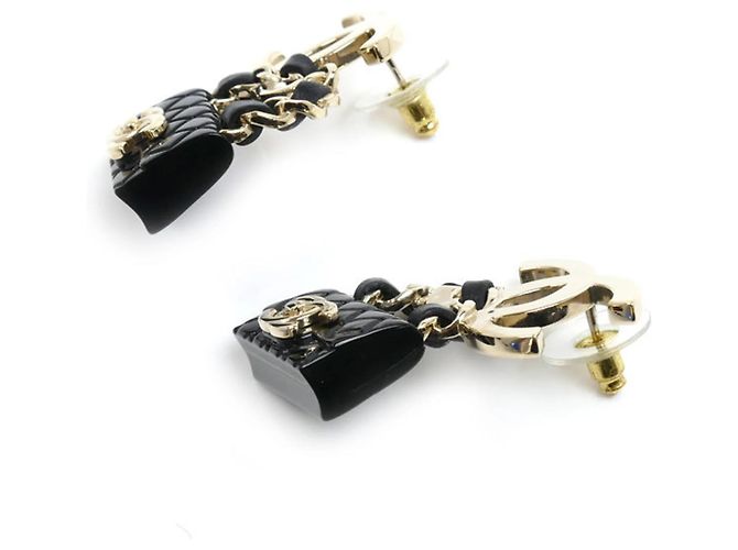 Orecchini Chanel in pelle nera e borchie placcati in oro Nero - vista 3