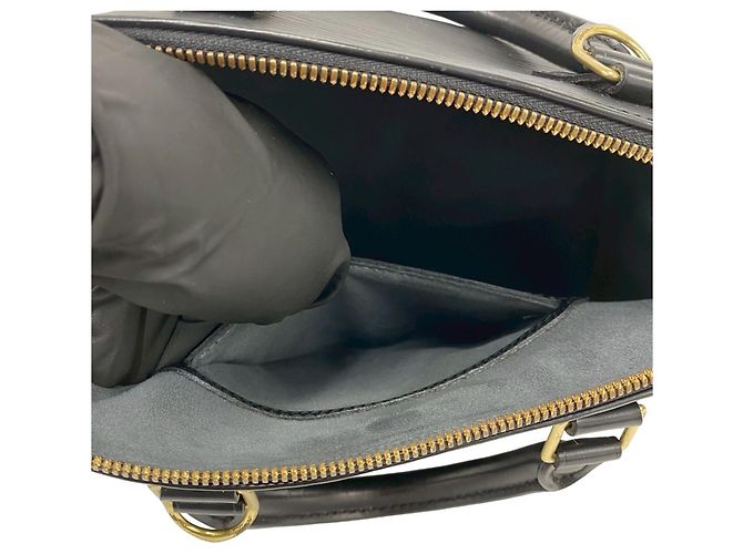 Louis Vuitton Alma Handtasche aus Epi-Leder Schwarz - Ansicht 10