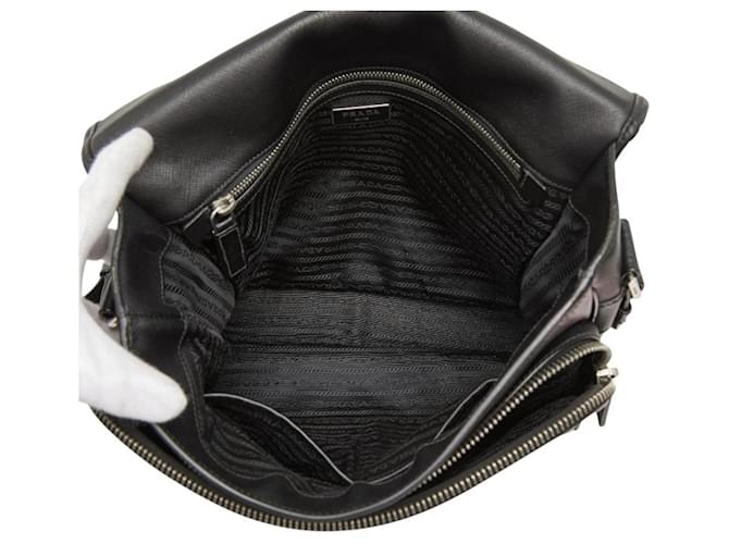 Saffiano Prada Triangle Logo Plate Schultertasche Schwarz - Ansicht 11
