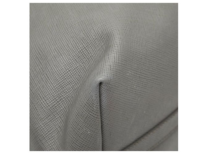 Prada Triangle Logo Plate Tote Bag aus grauem Saffiano-Leder Braun - Ansicht 5