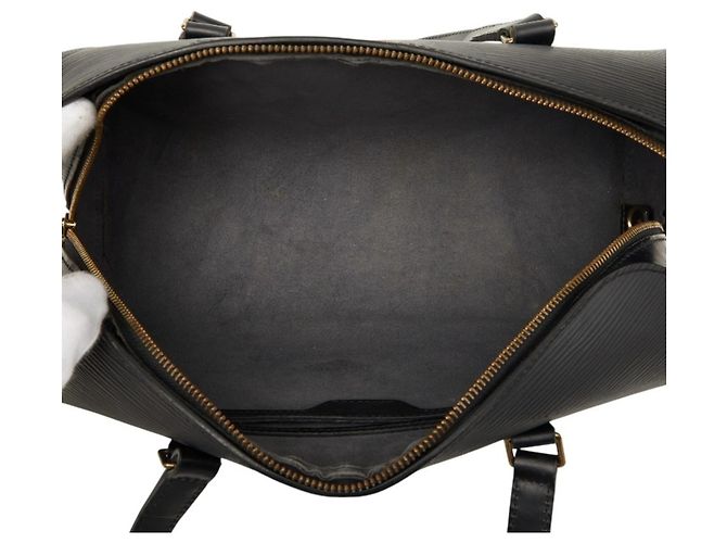 Borsa Louis Vuitton Epi Soufflot Nero - vista 11