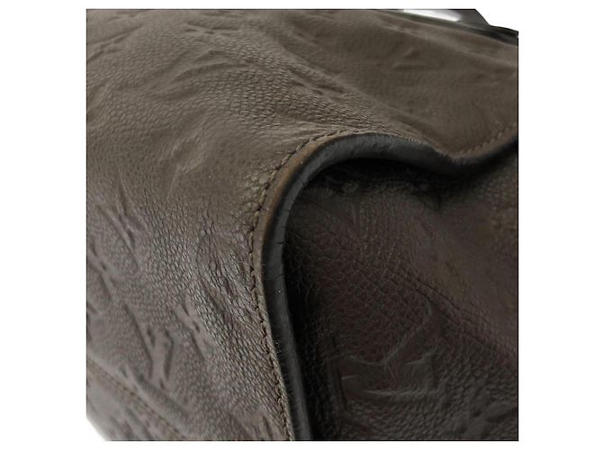 Sac à l'épaule Louis Vuitton Monogram Empreinte Lumineuse PM Marron Marron foncé - vue 3