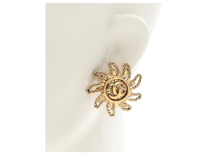 Orecchini a clip Chanel Coco Mark Sun Motif D'oro - vista 4