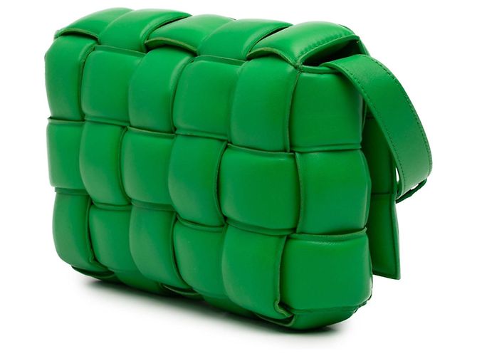 Bolsa transversal Bottega Veneta Cassette em napa verde com padrão Intrecciato e acolchoado - vista 2
