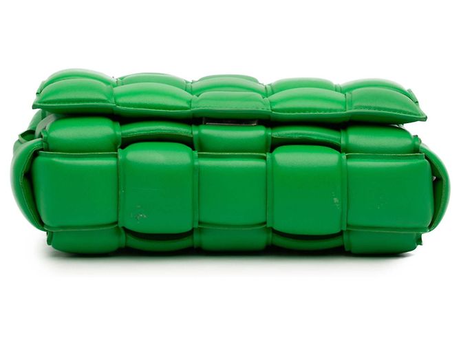 Bolsa transversal Bottega Veneta Cassette em napa verde com padrão Intrecciato e acolchoado - vista 3
