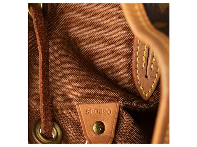 Louis Vuitton Marrone Monogram Montsouris PM - vista 5