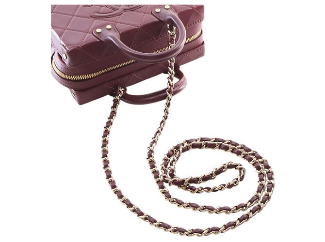Vanity Necessaire Chanel Convertible com Alça de Mão em Pele de Vitelo Matelassada Small CC Vermelho Bordeaux - vista 14
