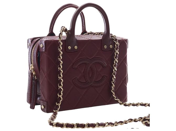 Vanity Necessaire Chanel Convertible com Alça de Mão em Pele de Vitelo Matelassada Small CC Vermelho Bordeaux - vista 2