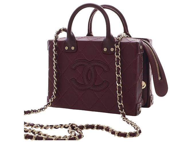 Vanity Necessaire Chanel Convertible com Alça de Mão em Pele de Vitelo Matelassada Small CC Vermelho Bordeaux - vista 3