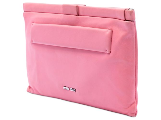 Clutch Miu Miu em napa rosa com detalhes de cristais e ilhoses - vista 2