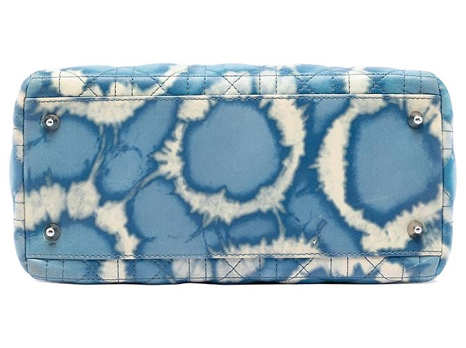 Lady Dior en piel de becerro azul con estampado tie dye, tamaño Medium Azul claro - vista 3