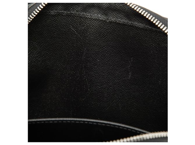 Pochette Baikal in pelle Taiga nera Louis Vuitton Nero - vista 6