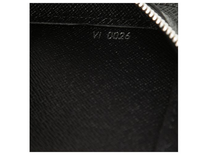 Pochette Baikal in pelle Taiga nera Louis Vuitton Nero - vista 7