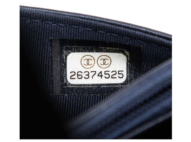 Chanel Blue CC gesteppte Lammfell Wallet on Chain mit Perlenriemen Blau Dunkelblau - Ansicht 6