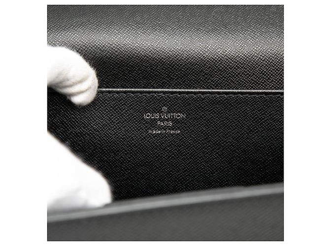 Louis Vuitton Black Taiga Robusto 2 Nero - vista 5