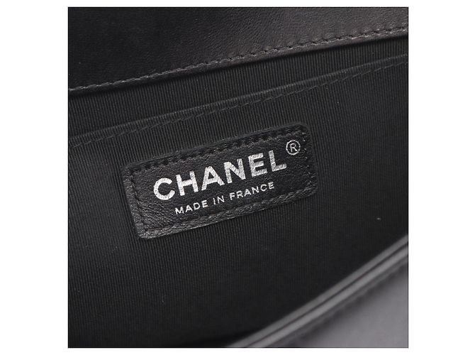 Borsa a tracolla Chanel Boy V-Stitch Nero - vista 4