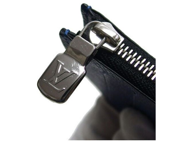 Portafoglio monete Louis Vuitton Monogram Taigarama Blu - vista 11