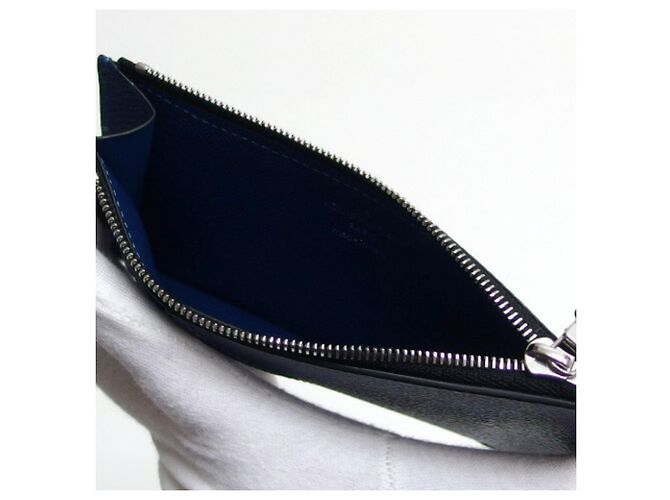 Portafoglio monete Louis Vuitton Monogram Taigarama Blu - vista 5