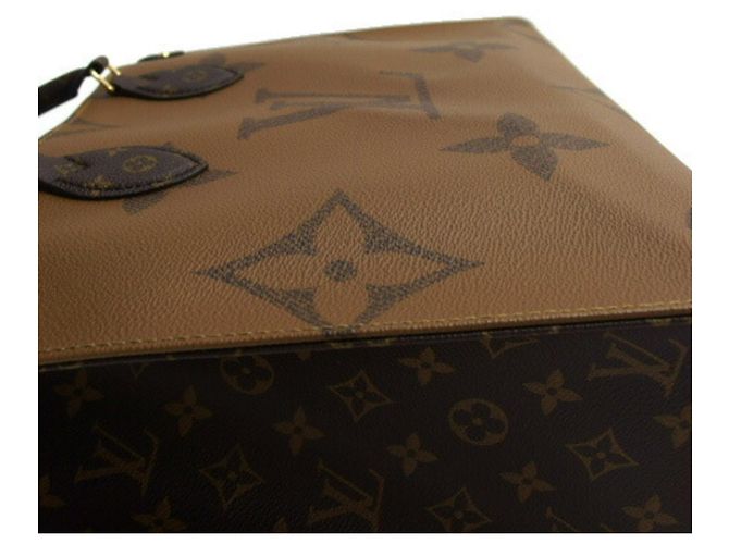 Louis Vuitton Monogram Giant Reverse OnTheGo MM Marrone Marrone scuro - vista 7