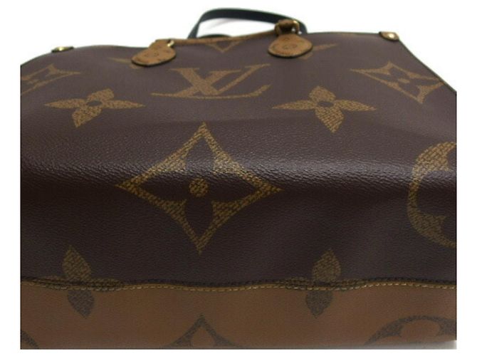 Louis Vuitton Monogram Giant Reverse OnTheGo MM Marrone Marrone scuro - vista 8