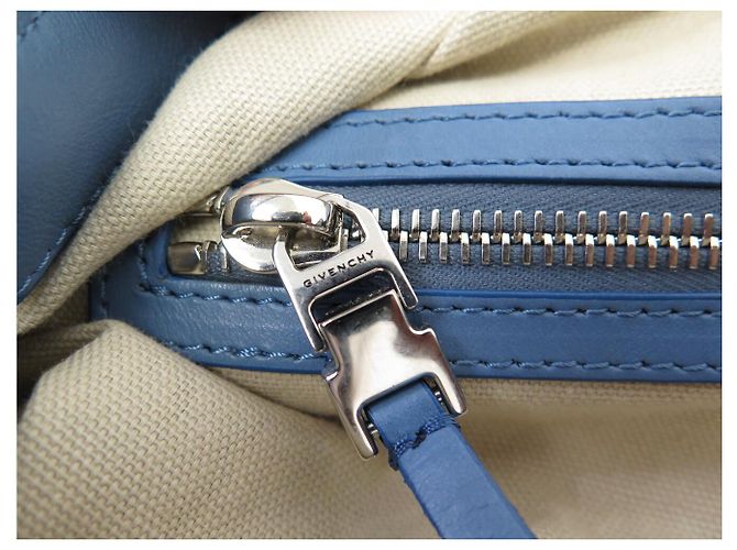 NUOVA BORSA A SPALLA GIVENCHY VOYOU MEDIUM DENIM BLU EFFETTO HOBO - vista 10