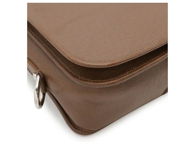 Borsa a tracolla Andre in pelle Taiga Louis Vuitton Marrone - vista 3
