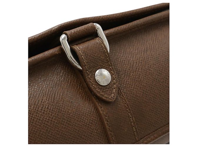 Borsa a tracolla Andre in pelle Taiga Louis Vuitton Marrone - vista 4