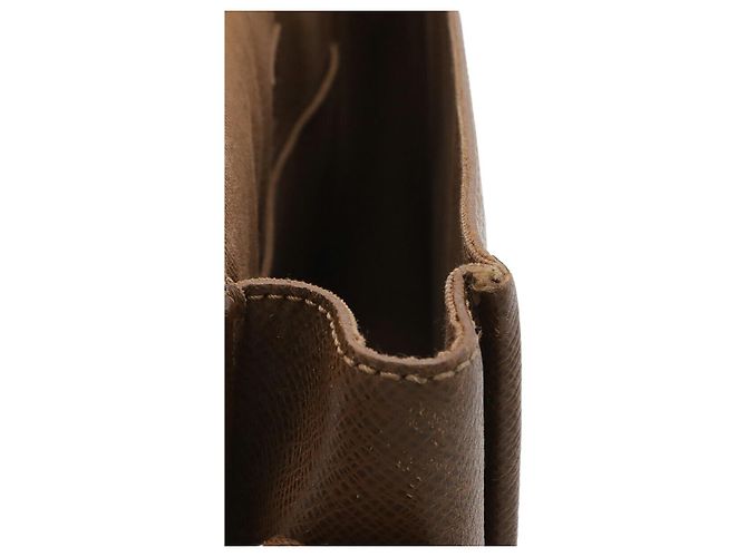 Borsa a tracolla Andre in pelle Taiga Louis Vuitton Marrone - vista 8