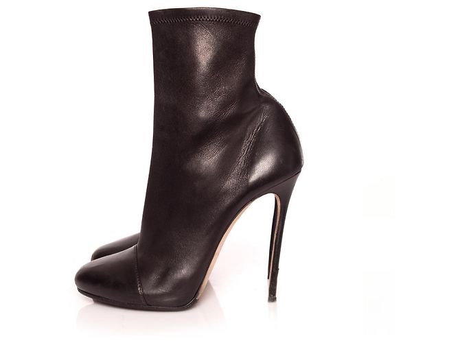Dsquared2, Knöchelstiefel aus weichem Stretch-Leder in Schwarz. - Ansicht 2