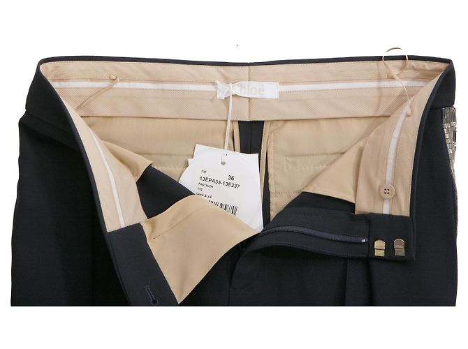 Chloé, pantaloni blu scuro (36/XS) e camicetta (38/S) con ricami argentati lungo le maniche e le gambe. Multicolore - vista 9