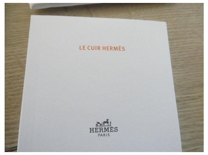 Pochette Hermès in tela e libretti di cura Beige - vista 2
