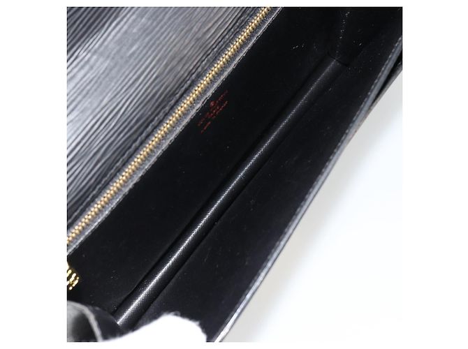 LOUIS VUITTON Epi Serie Dragonne Clutch Bag Black Noir M52612 LV Auth BA12736 Nero - vista 10