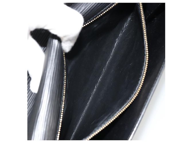 LOUIS VUITTON Epi Serie Dragonne Clutch Bag Black Noir M52612 LV Auth BA12736 Nero - vista 11