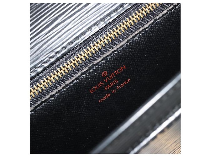 LOUIS VUITTON Epi Serie Dragonne Clutch Bag Black Noir M52612 LV Auth BA12736 Nero - vista 18