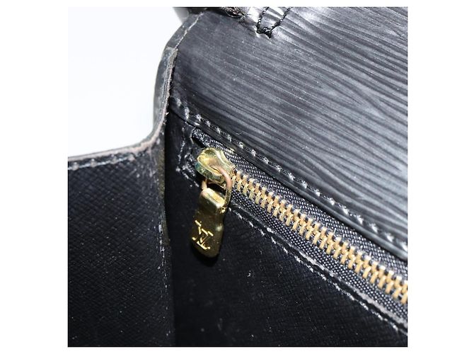LOUIS VUITTON Epi Serie Dragonne Clutch Bag Black Noir M52612 LV Auth BA12736 Nero - vista 21