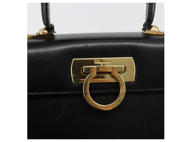Borsa a mano Salvatore Ferragamo Gancini in pelle nera e oro Auth 181150 Nero D'oro - vista 18