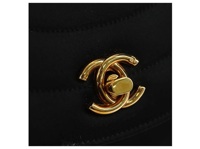 Borsa a tracolla CHANEL Half Moon Chain in raso nero e oro CC autentica 179055SAV D'oro - vista 20