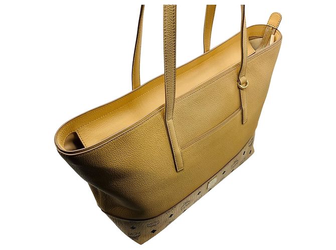 Borsa shopper tote MCM Wilder in pelle beige e pelle Visetos - vista 5
