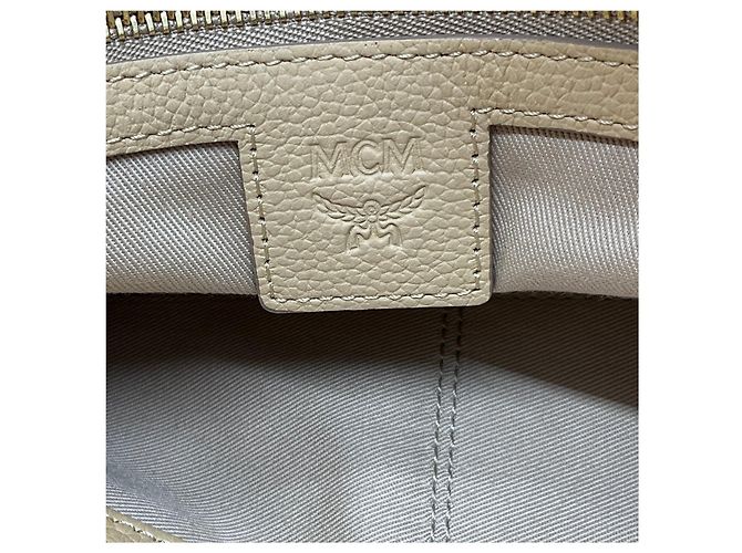 Borsa shopper tote MCM Wilder in pelle beige e pelle Visetos - vista 7
