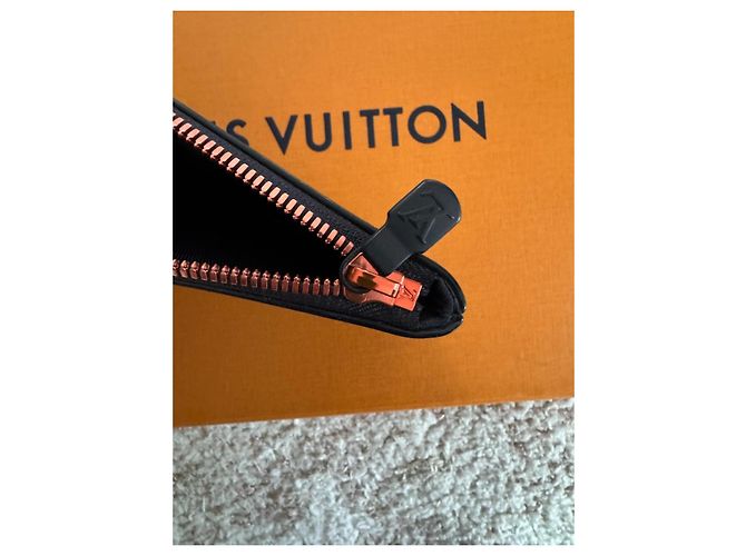 Louis Vuitton Pochette Monogram Upside Down PM Preto - vista 3