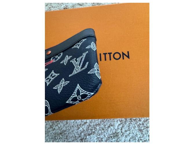 Louis Vuitton Pochette Monogram Upside Down PM Preto - vista 4