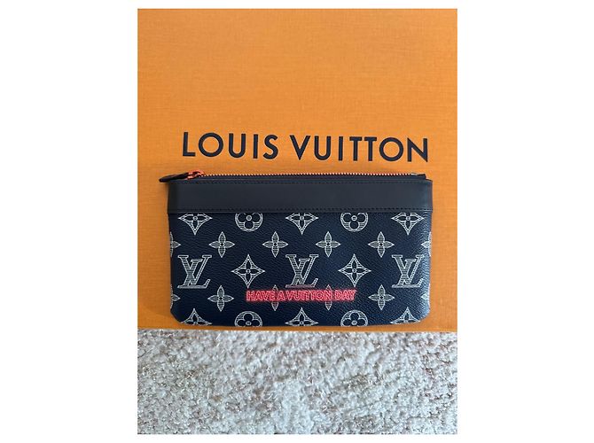 Louis Vuitton Pochette Monogram Upside Down PM Preto - vista 2