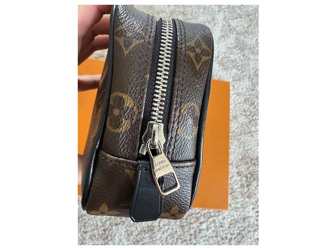 Organizer Louis Vuitton Beauty Case Monogram 26 Marrone Monogramma - vista 4