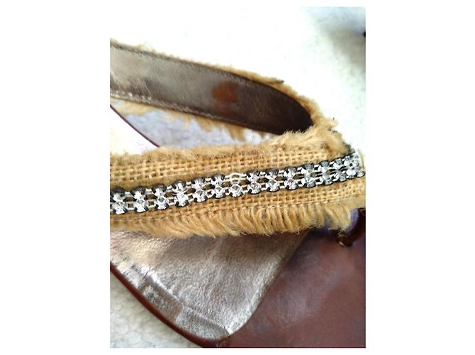 Dolce & Gabbana Sandali Tongs in Pelle Marrone Decorati - vista 5