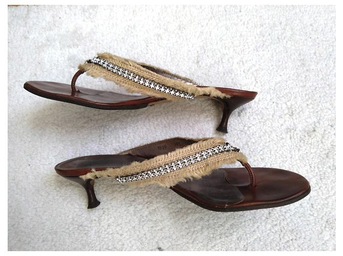 Dolce & Gabbana Sandali Tongs in Pelle Marrone Decorati - vista 9