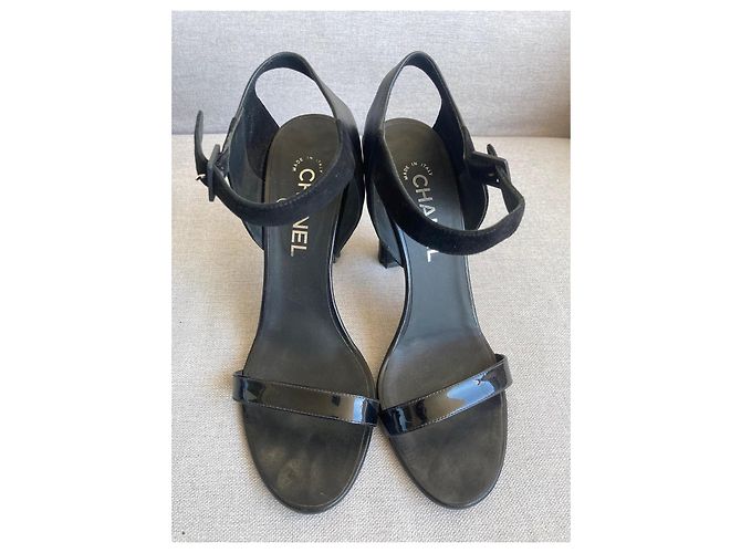 Chanel Sandali con tacco in pelle nera e scamosciata Nero - vista 11